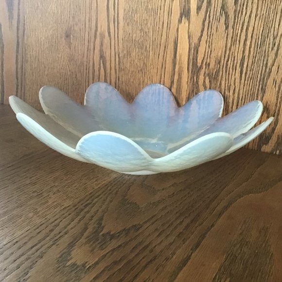 Very Large Glass Hand Blown Signed Murano  Petal Bowl in Iridescent White - Picture 5 of 9